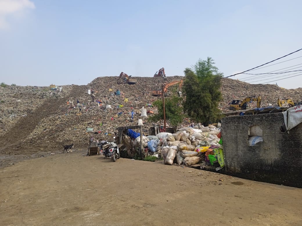 Wartawan Dilarang Ambil Gambar di Area TPA Cipayung Kota Depok, Ada Apa?