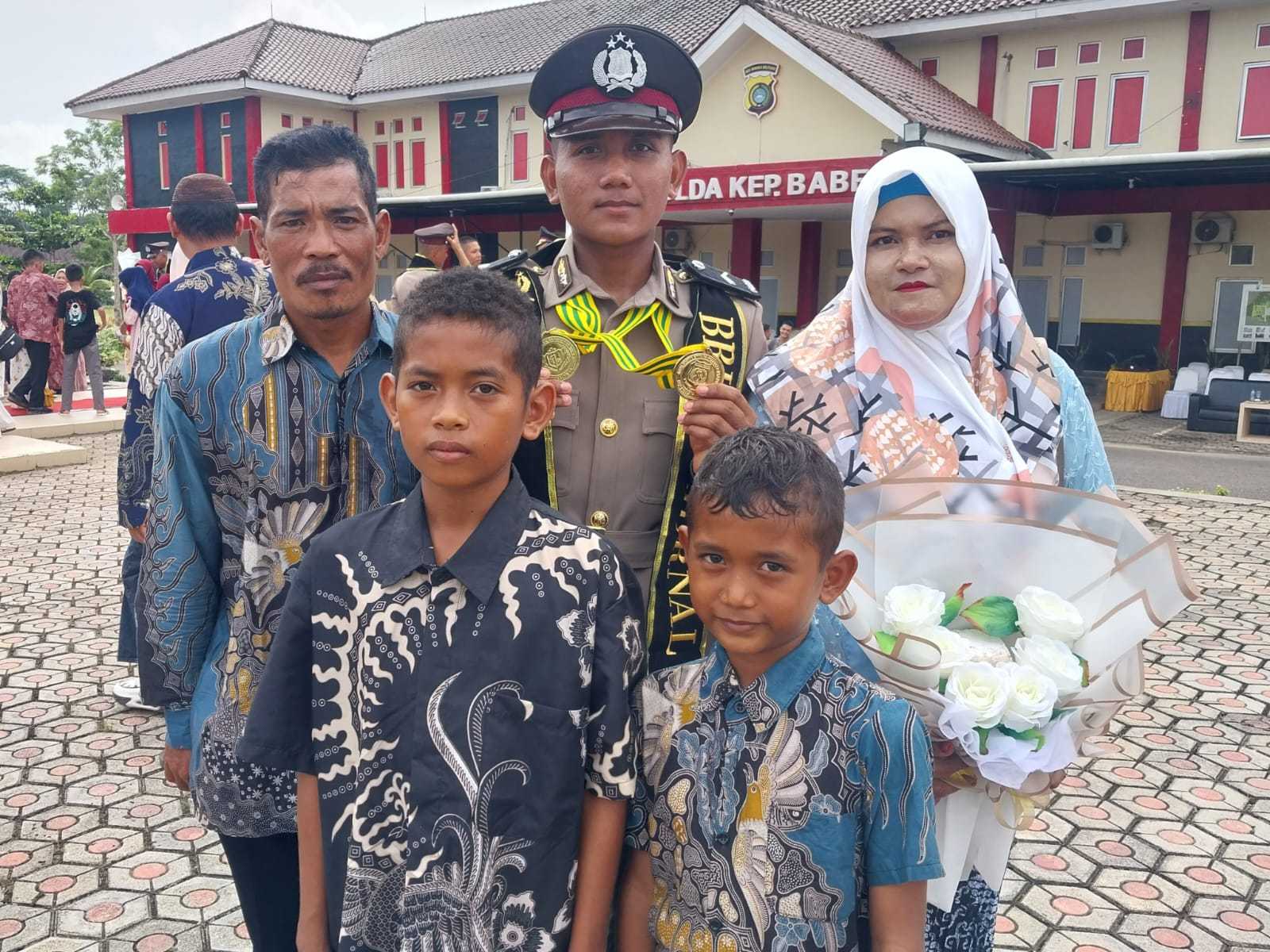 Lulus Dan Sandang Pangkat Bripda, Anak Seorang Nelayan Bangka Tengah Ini Raih 2 Predikat Terbaik Di SPN Polda Babel