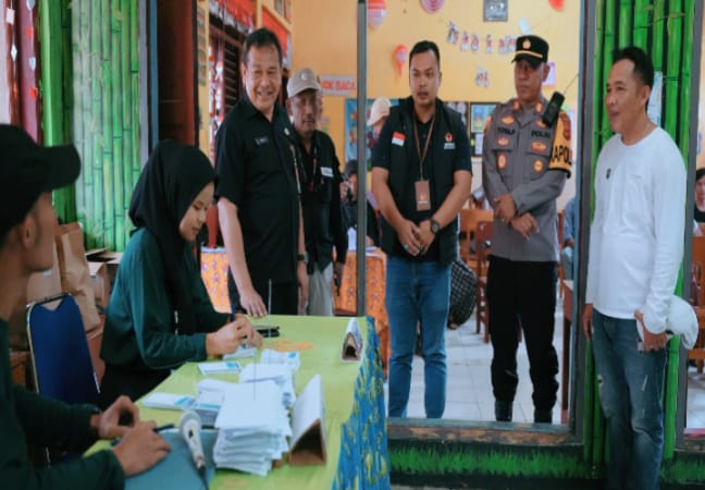 Pastikan Pilkada 2024 Berjalan Lancar dan Kondusif, Pj Bupati Purwakarta bersama Forkopimda Monitoring di Sejumlah TPS