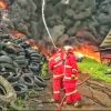 Si Jago Merah Lalap Gudang Ban Bekas di Kampung Citespong Cianjur