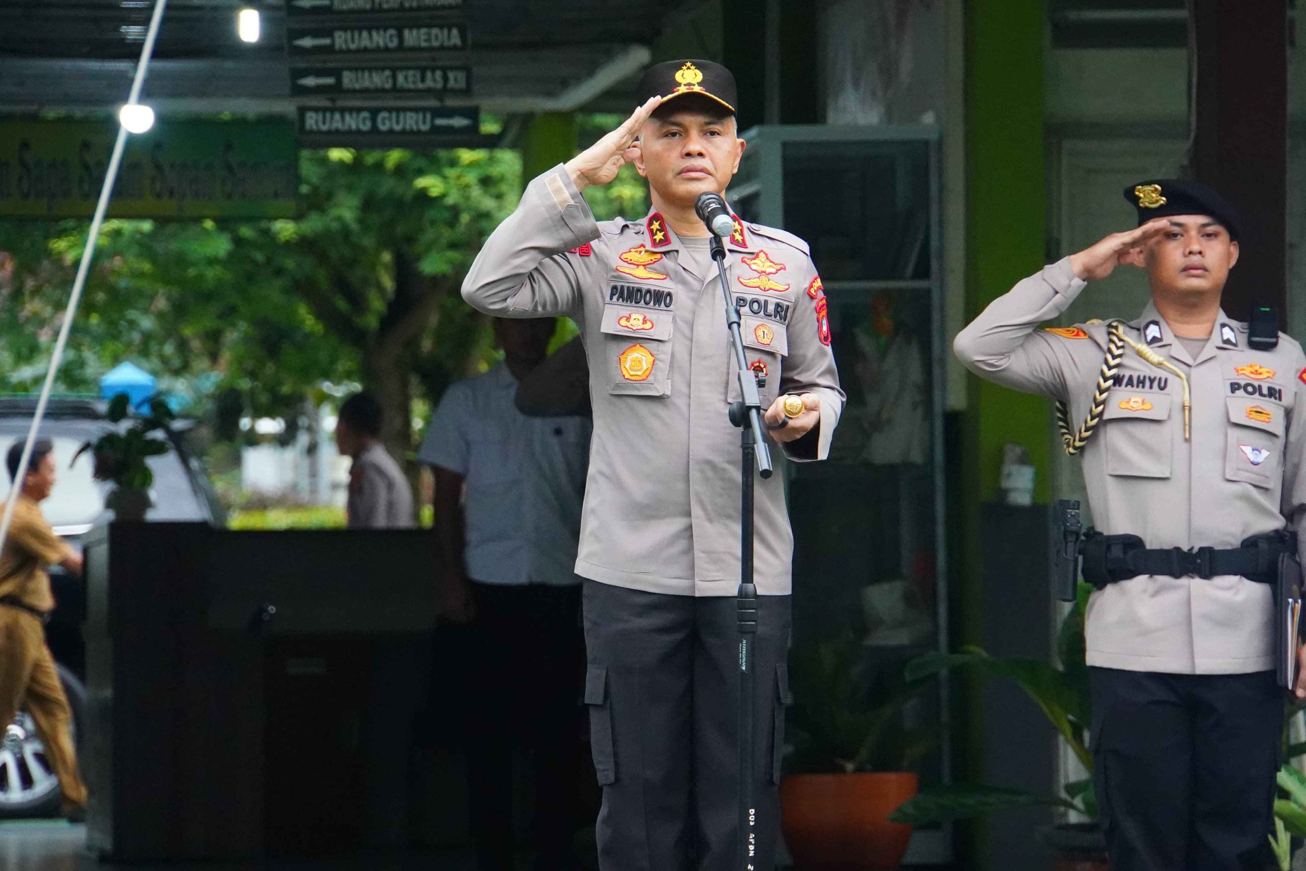 Jadi Pembina Upacara Di SMAN 2 Pangkalpinang, Kapolda Babel : Ini Strategi Kita Jangan Sampai Geng Motor Masuk Sekolah