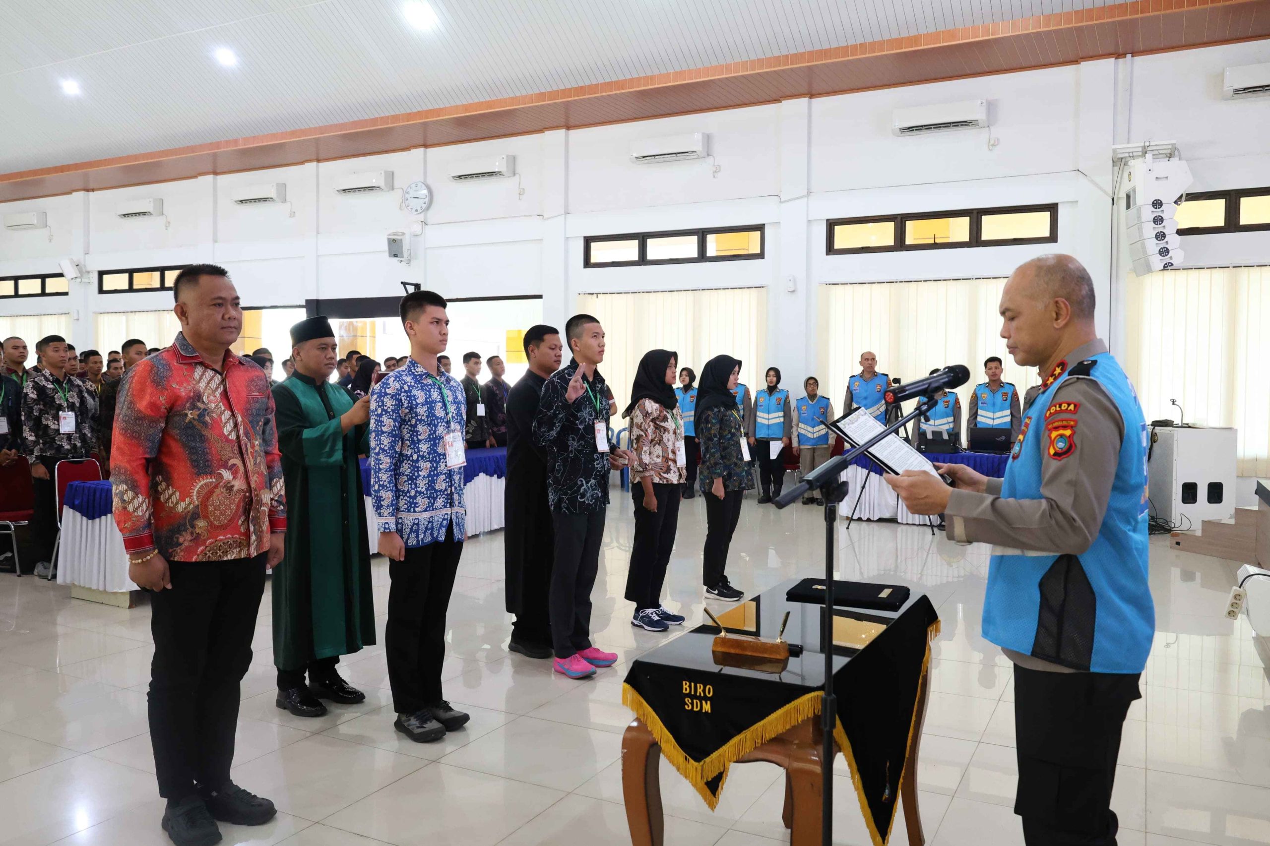 Polda Babel Gelar Penandatanganan Pakta Integritas Dan Pengambilan Sumpah Penerimaan Polri Tahun Anggaran 2025