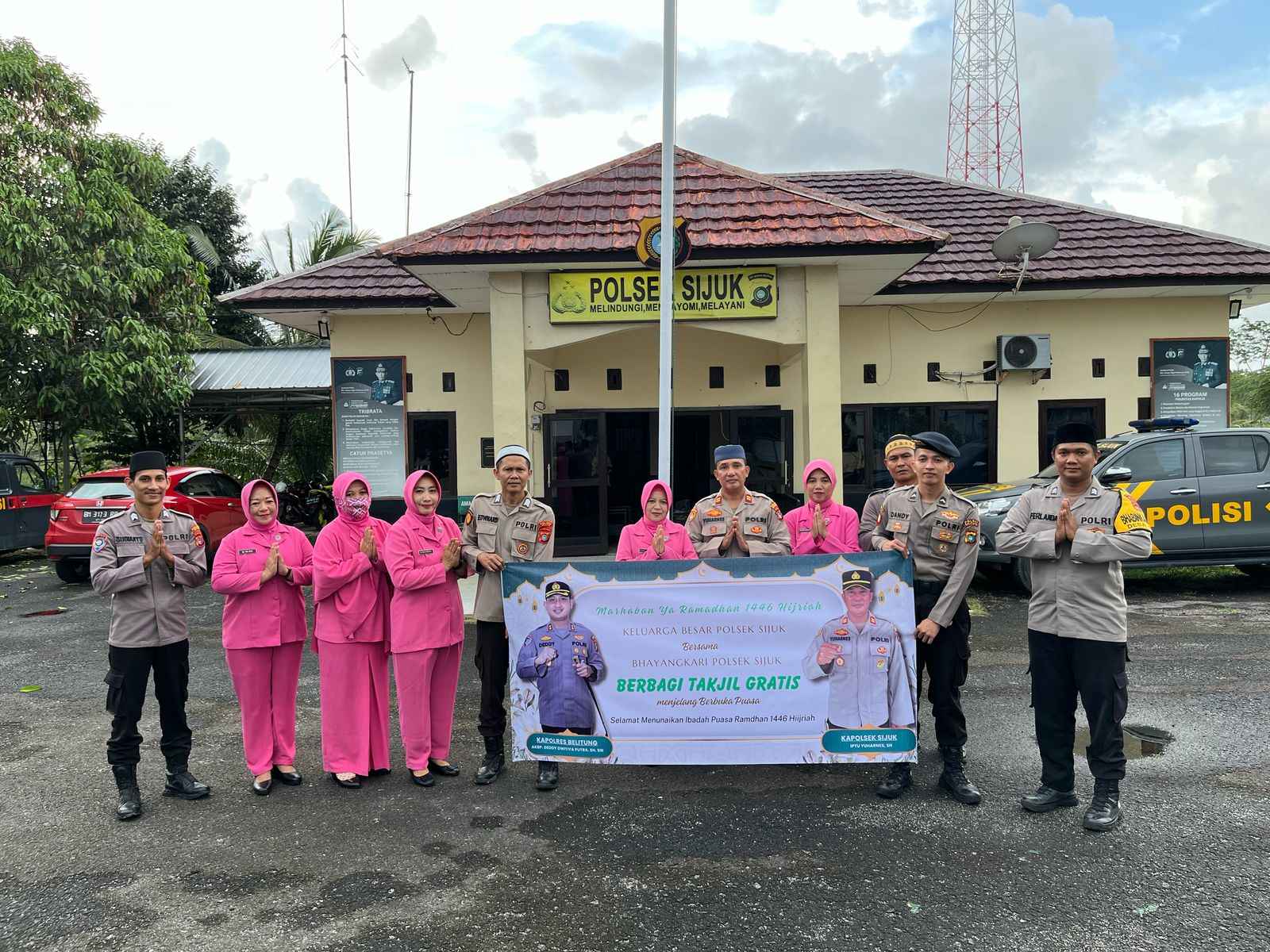 Polsek Sijuk Gelar Kegiatan Pembagian Takjil Untuk Masyarakat