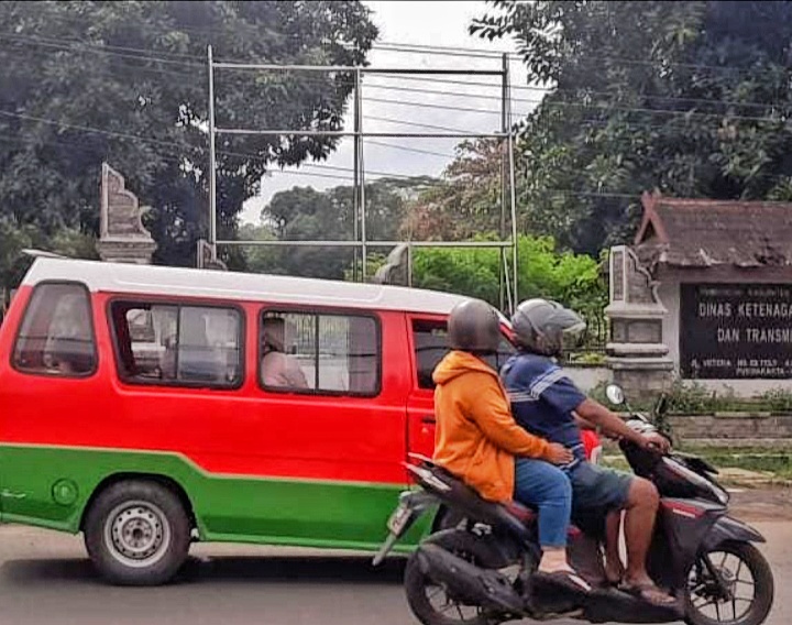 Baliho Sindiran Keras Dicopot, Publik Pertanyakan Sikap Disnakertrans Purwakarta!