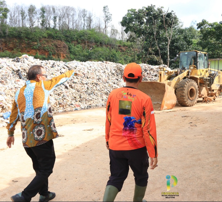 Bupati Belitung Djoni Alamsyah Tinjau TPA Pilang Belitung, Soroti Pengelolaan Sampah yang Buruk