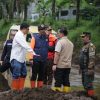 Bupati Garut Tinjau Lokasi Banjir, Tegaskan Penanggulangan Berkelanjutan!