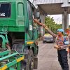 SIPROPAM Polres Pelabuhan Tanjung Priok Bagikan Takjil Untuk Para Driver Trailer yang Melintas di Pos 1
