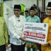 Sambangi Masjid Al-Istiqomah Pering, Wakil Bupati Natuna Salurkan Bantuan Rumah Ibadah dan Sembako PP