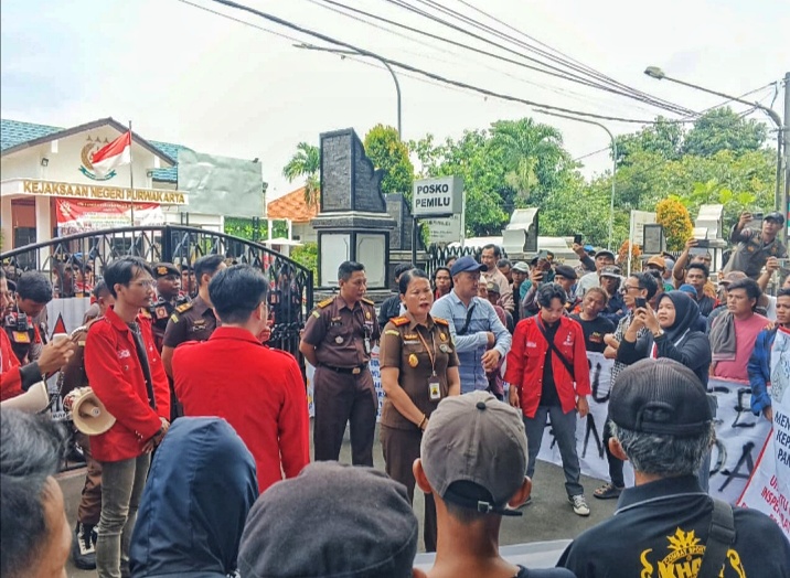 Ratusan Warga Desa Panyindangan Gelar Aksi Desak Transparansi Pengelolaan Dana Desa!