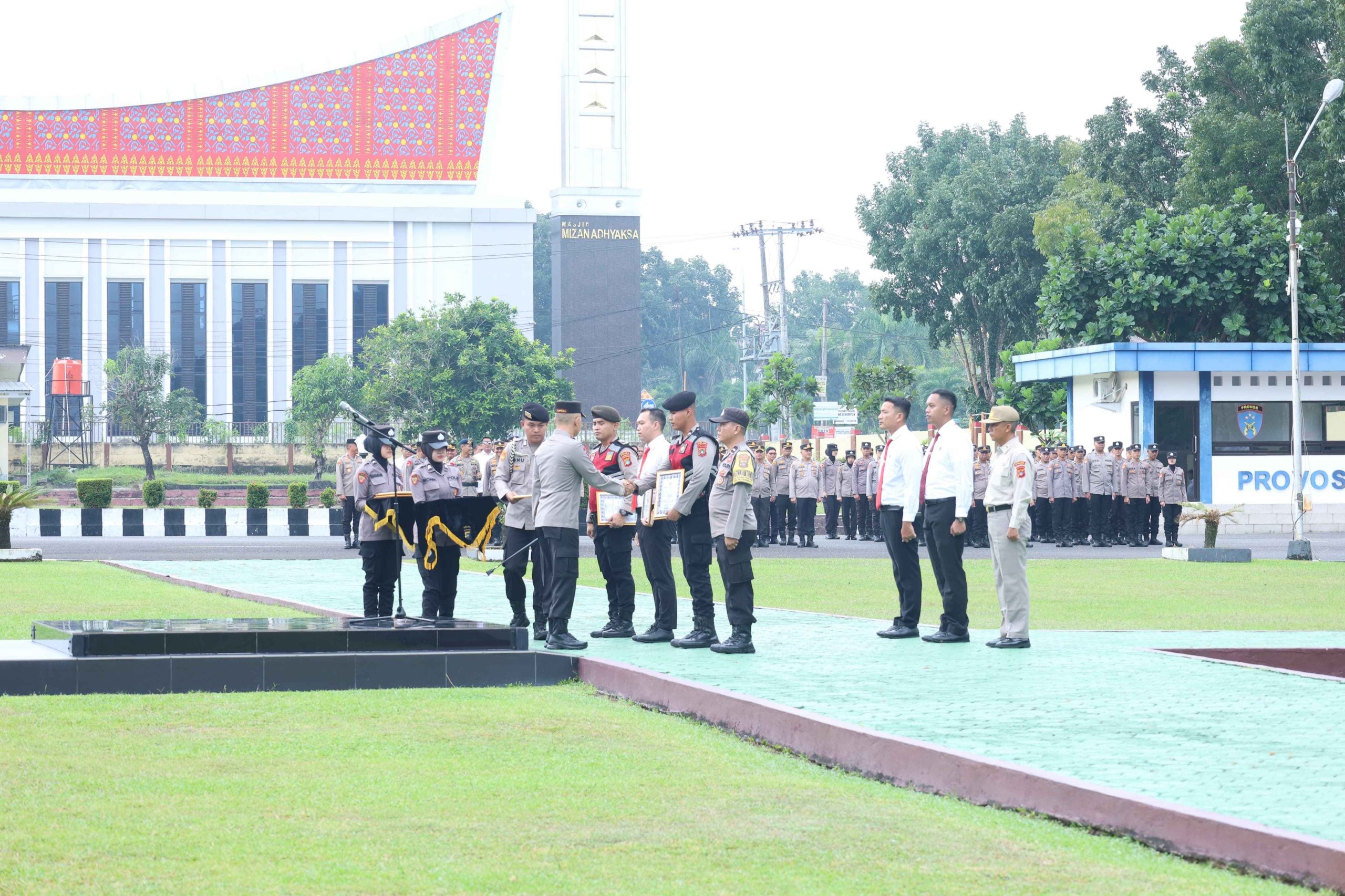32 Personel Polda Babel Terima Penghargaan, Kapolda Babel : Semoga Jadi Motivasi Untuk Bekerja Lebih Baik