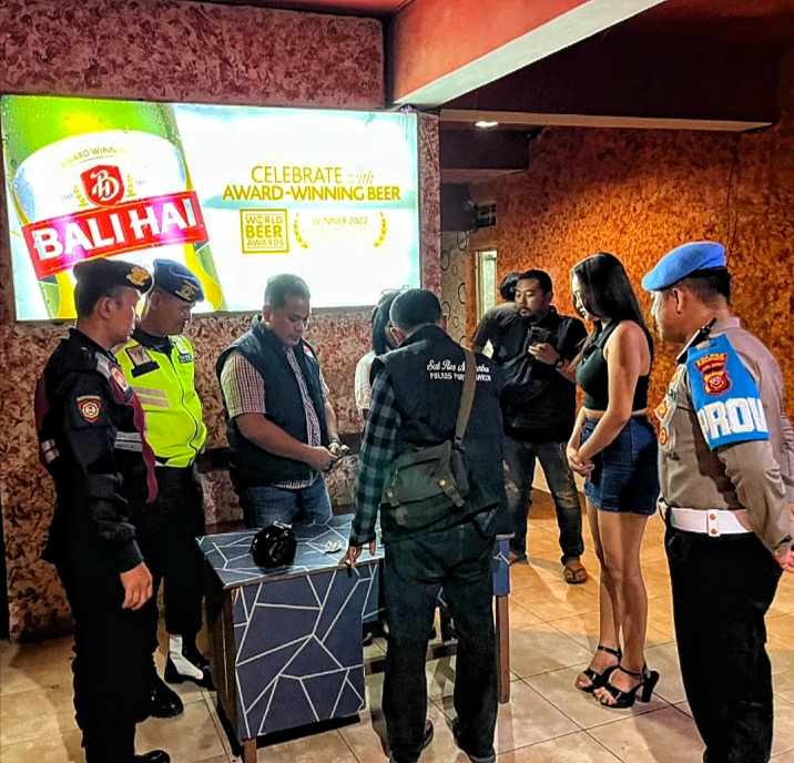 Polres Purwakarta Razia Tempat Hiburan dan Toko Miras, 391 Botol Disita!