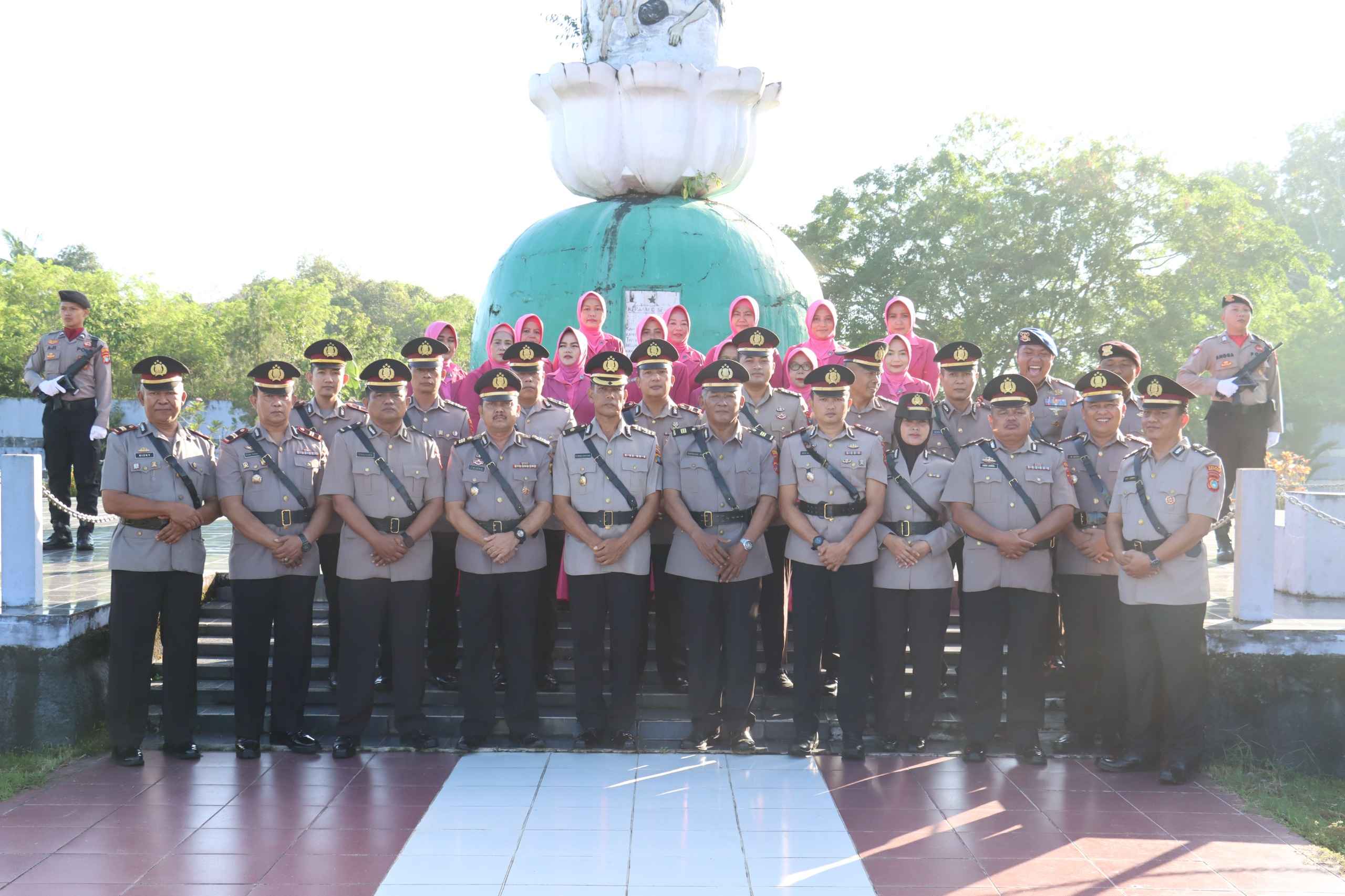 Polres Belitung Gelar Ziarah dan Tabur Bunga di TMP Kesatria Tumbang Ganti Peringati HUT Bhayangkara ke-79