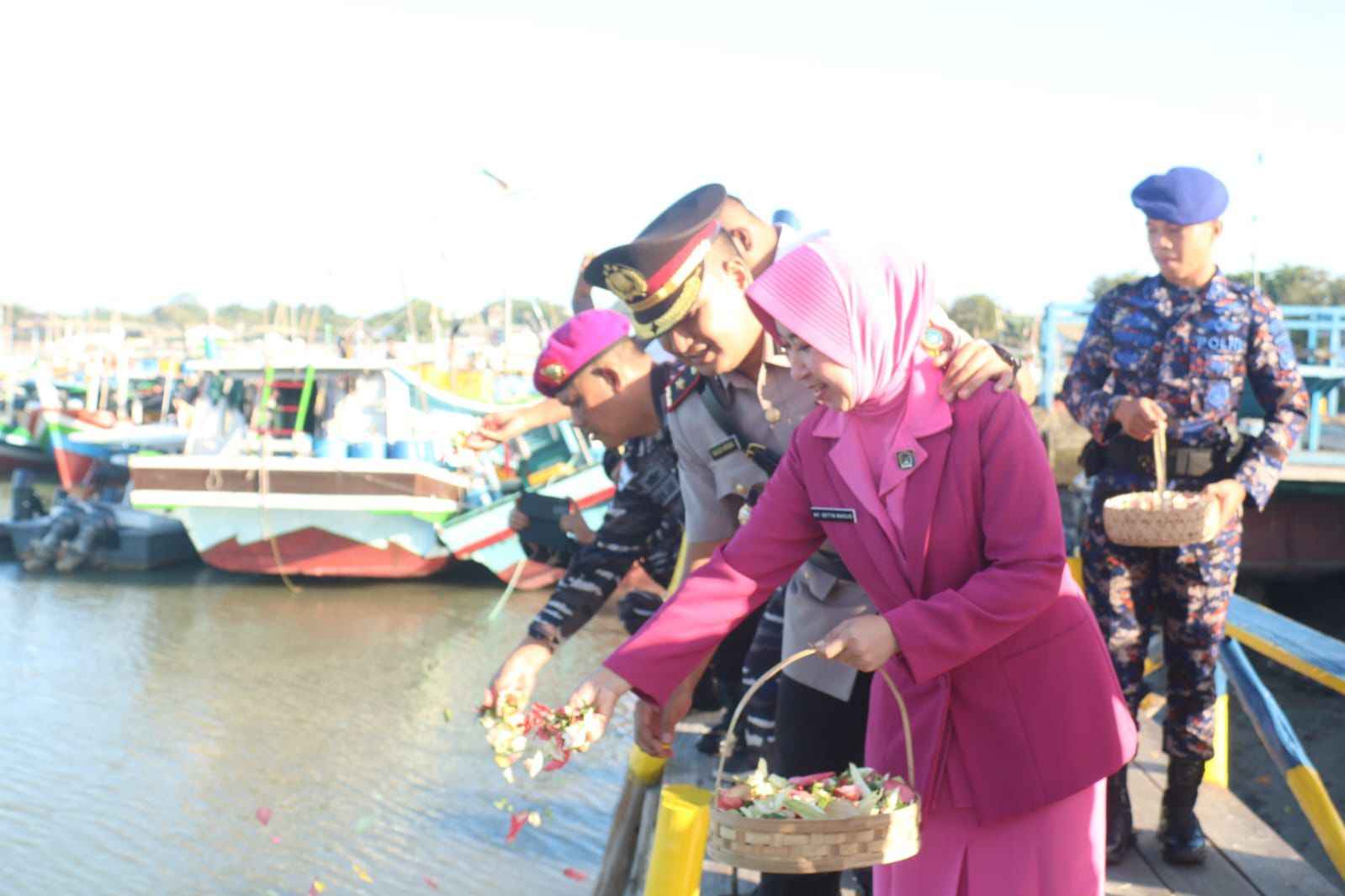 Polres Belitung Gelar Tabur Bunga di Laut, Wujud Penghormatan Di Hari Bhayangkara ke-79