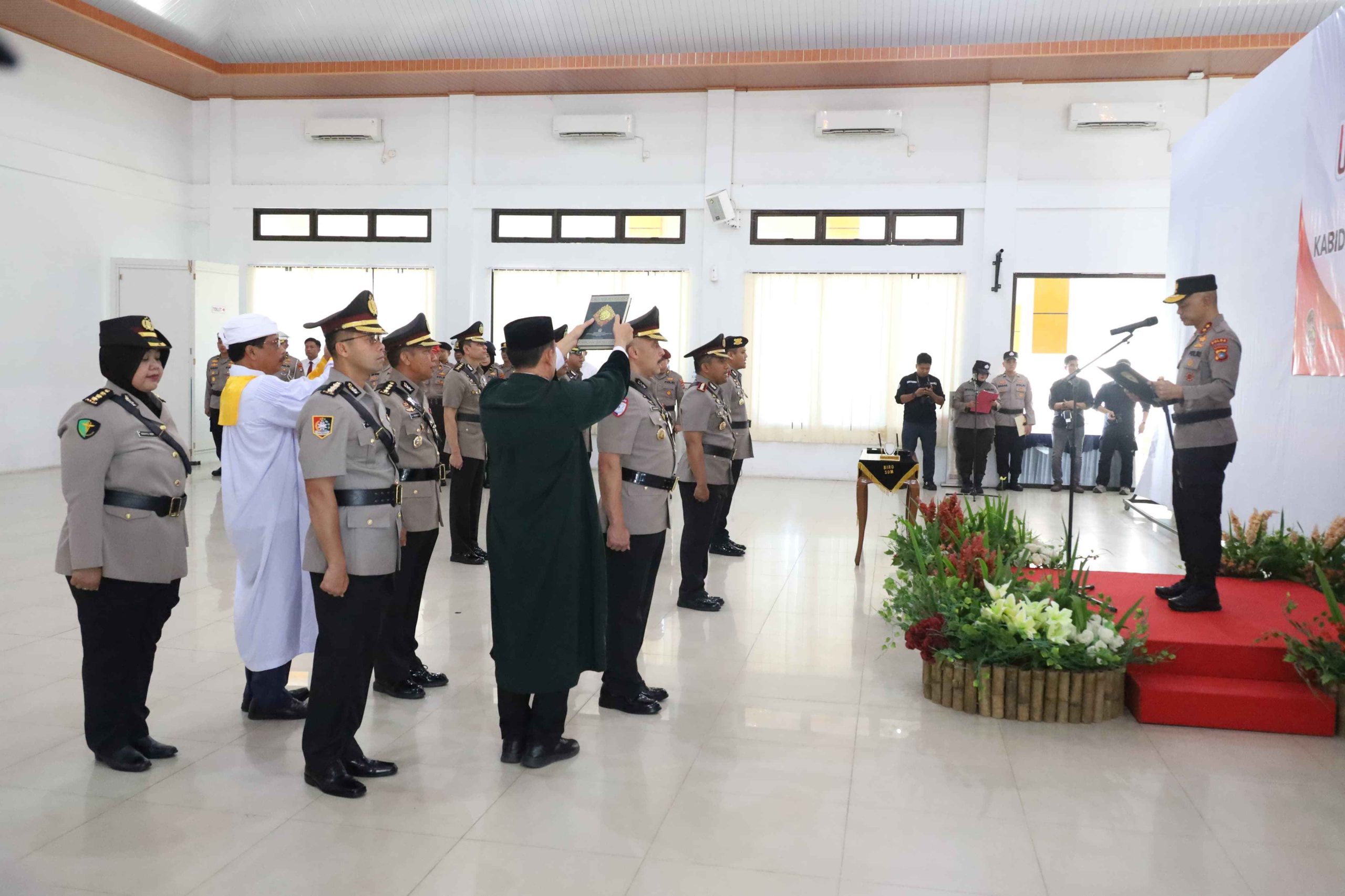 Polda Babel Gelar Sertijab Sejumlah Pejabat, Dir Lantas Hingga Kapolresta Pangkalpinang Resmi Berganti