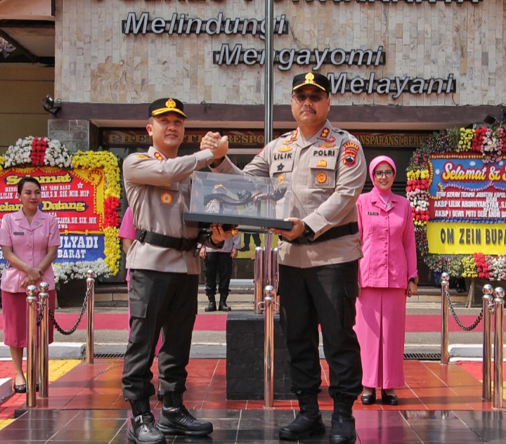 Suasana Haru Warnai Pisah Sambut Kapolres Purwakarta