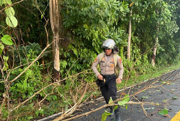 Minggu Pagi di Persing: Ketika Polisi Tak Hanya Menjaga, Tapi Juga Menolong!