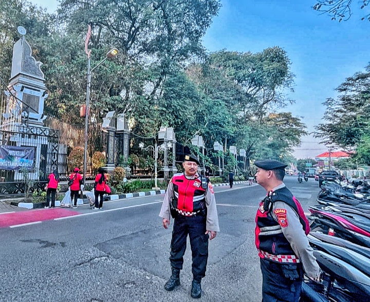 Polres Purwakarta Laksanakan Kegiatan “Ngosrek Bareng” dalam Rangka Hari Jadi Purwakarta