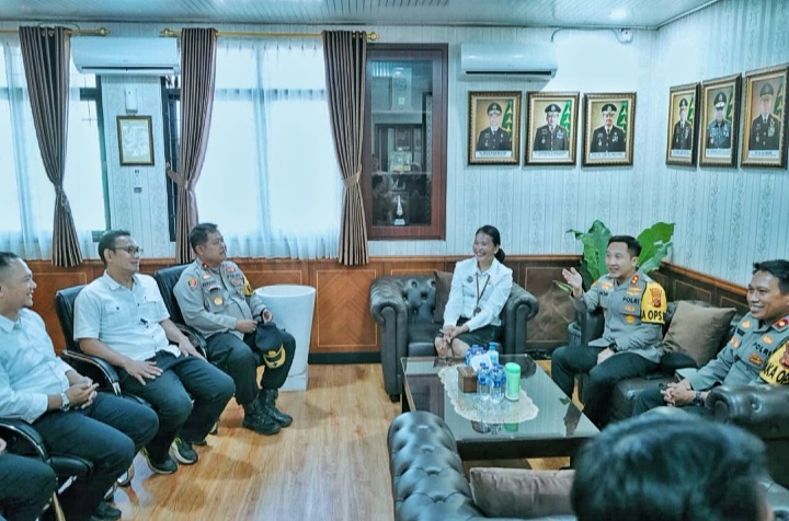 Pererat Sinergi, Kapolres Purwakarta Sambangi Kejari