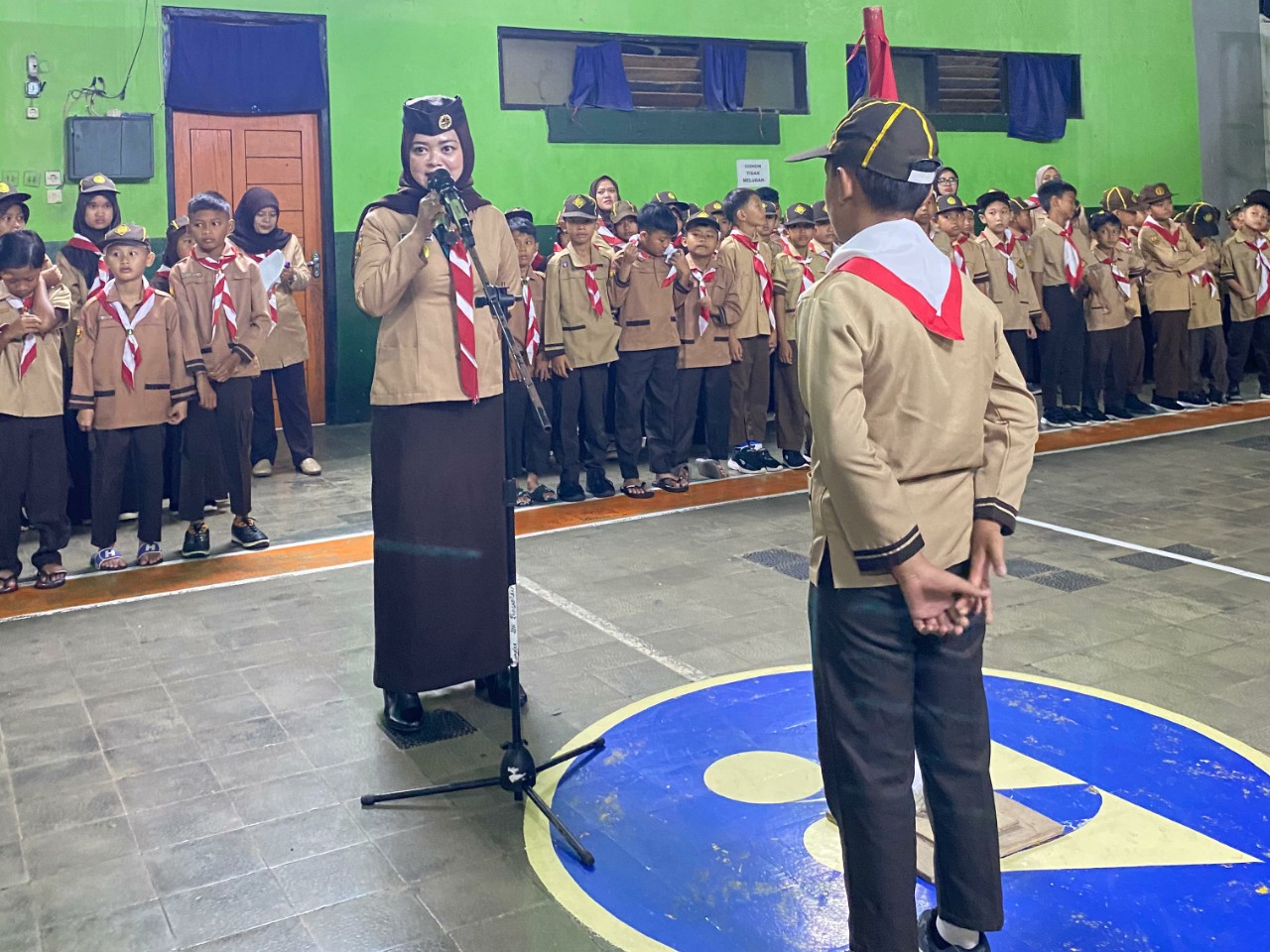 Upacara bendera di SDN Pegadilan 1, Kota Tasikmalaya Jawa Barat rangka memeringati Hari Pramuka ke-64, Rabu, (14/08/2025). (Foto:Istimewa)