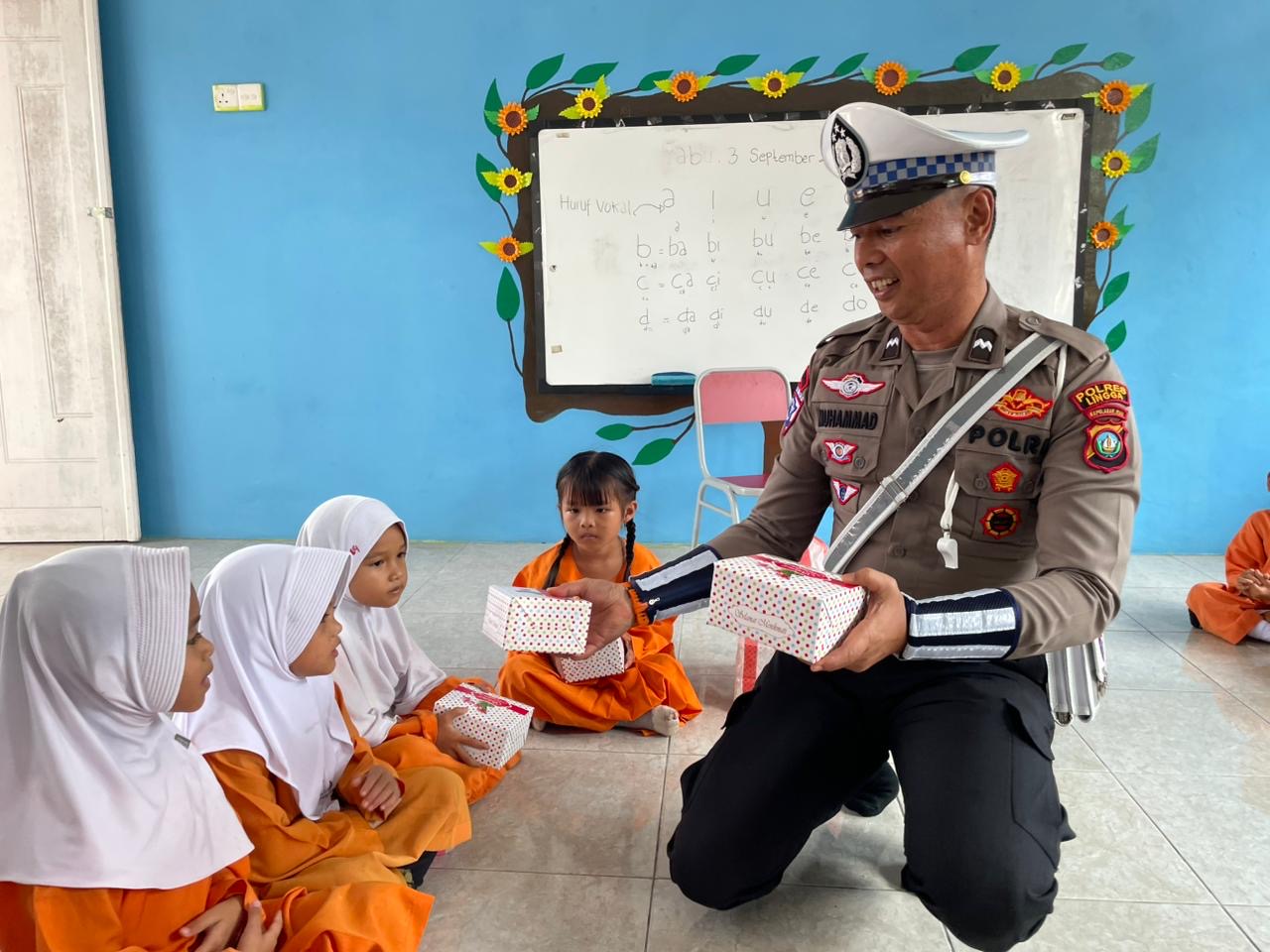 Satlantas Polres Lingga Tanamkan Disiplin Lalu Lintas Sejak Dini Lewat Program “Polisi Sahabat Anak”