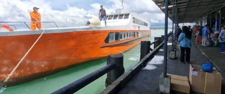 Pelayanan Feri Tanjungpinang–Lingga Dikeluhkan, Warga Nilai Terjadi Monopoli Layanan