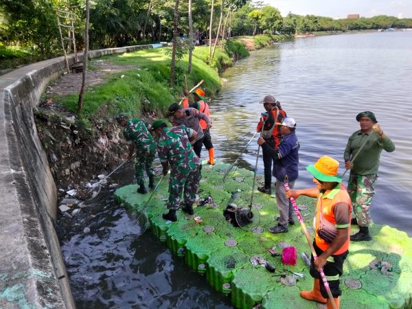 Kodim 0502/Jakarta Utara Tanam Pohon di Danau Cincin, Ajak Warga Rawat Lingkungan Kota