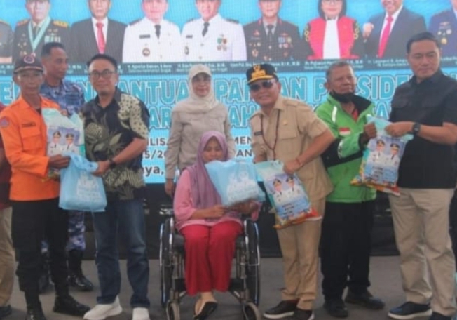 Gubernur Agustiar Sabran Luncurkan Pasar Murah dan Salurkan Bantuan Presiden Prabowo