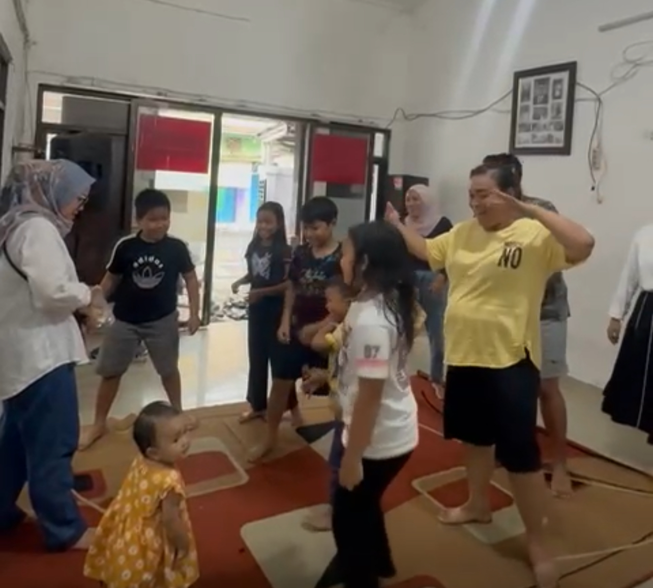 Sore Basah, Tawa Hangat: Cerita Langkah Kaiya