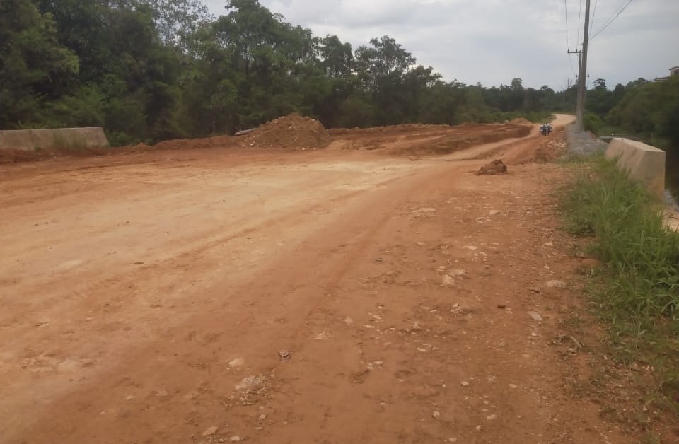 Proyek Jalan Poros Jihing Rp5 Miliar Jadi Sorotan Warga