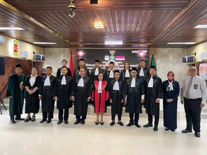 Men Gumpul, Ketua Kalteng Watch, Resmi Sandang Gelar Advokat PERMADIN