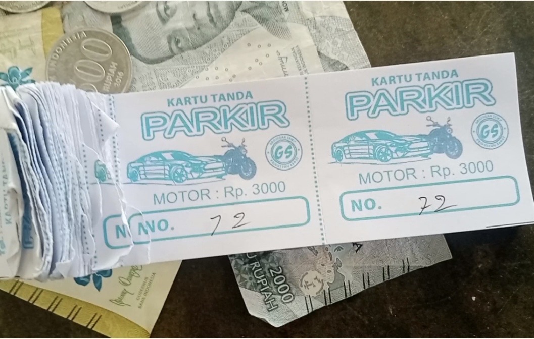 Kolam Renang Grojogan Sewu Diduga Langgar Aturan Tarif Parkir