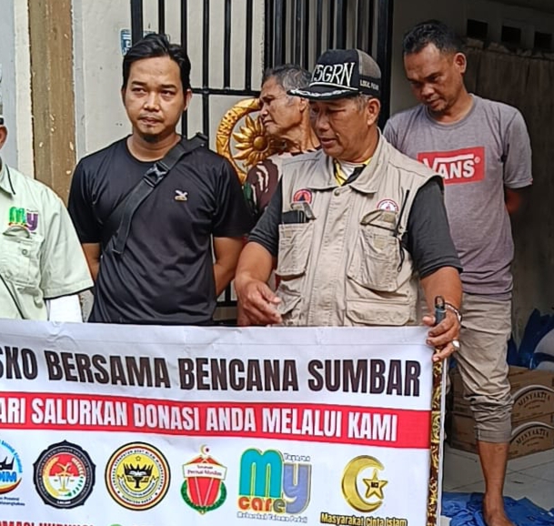 Posko Bersama Salurkan Bantuan untuk Pengungsi Banjir Bandang di Padang