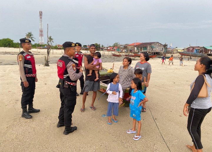 Antisipasi Cuaca Ekstrem, Satsamapta Polres Karimun Sambangi Warga Pesisir