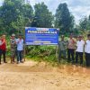 Desa Resang Perkuat Komitmen Cegah Penebangan Liar Lewat Pemasangan Spanduk Himbauan