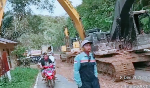 Percepat Pembukaan Akses Daerah Terisolir, Pemkab Tapteng Kerahkan 47 Unit Alat Berat