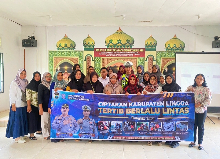 Polantas Lingga Edukasi Ibu-Ibu PKK Desa Batu Kacang soal Keselamatan Berkendara