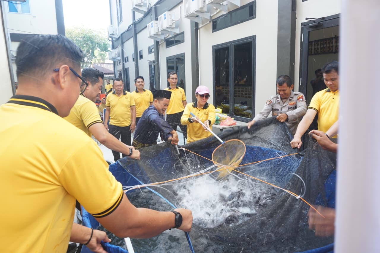 Polres Karimun Panen Ikan Lele, Nila, dan Sawi Pakcoy Dukung Ketahanan Pangan Nasional
