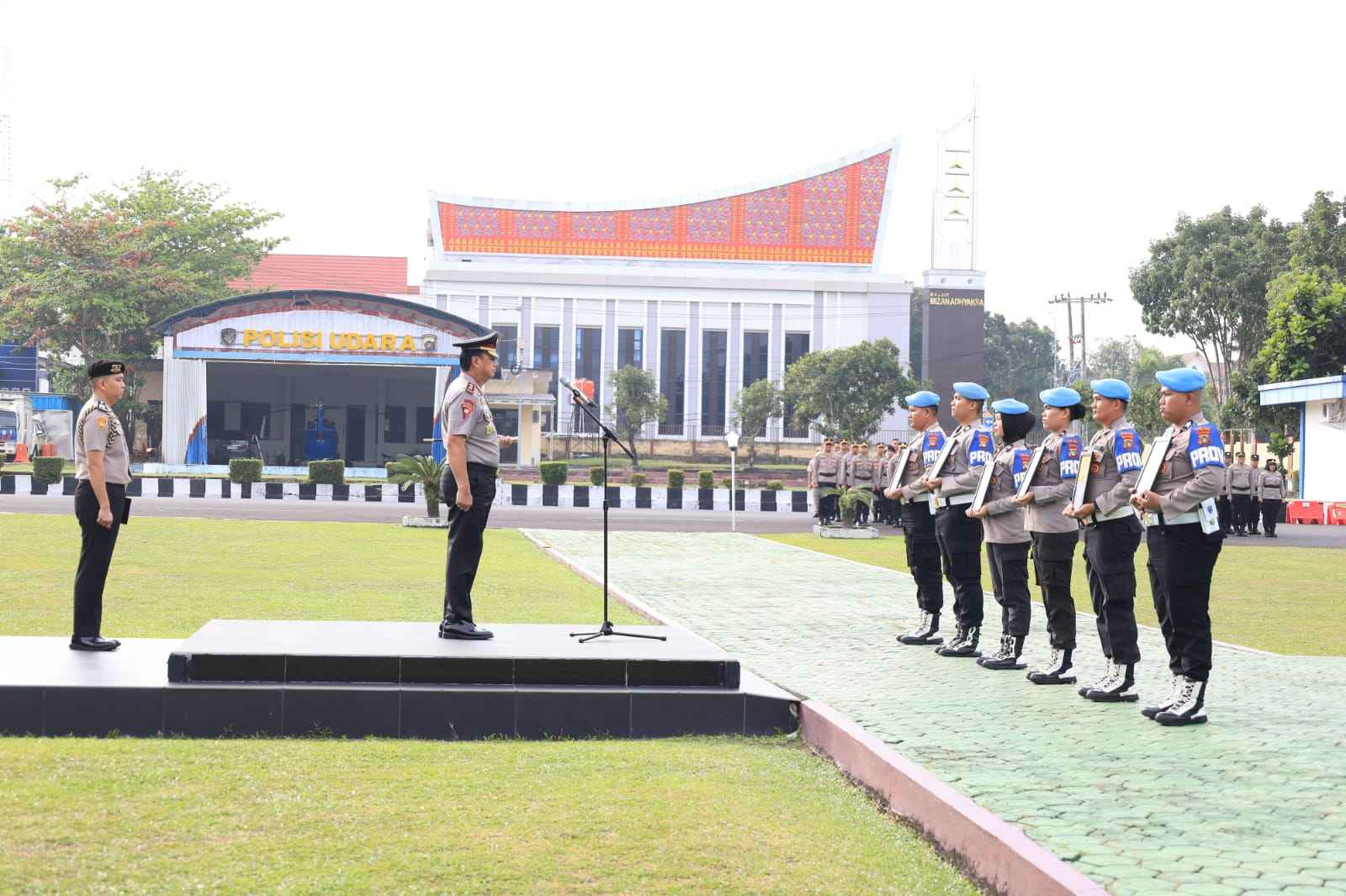 Polda Babel Gelar Upacara PTDH 6 Anggota, Kapolda : Harus Jadi Contoh Dan Pembelajaran Bagi Anggota