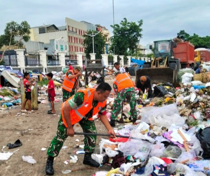 Kodim 0502/Jakarta Utara dan Pemkot Tangani Darurat Sampah di Papanggo