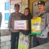 Lima Warga Sei Pasir Terima Bantuan Sembako dari Polsek Meral