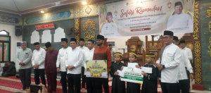 Safari Ramadhan di Karimun, Ansar Ahmad Paparkan Program Kepri Terang dan Bantuan Sosial