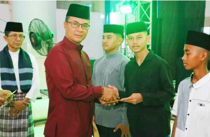 Wakil Ketua I DPRD Batam Hadiri Nuzulul Qur’an dan Santuni Anak Yatim di Masjid Sultan Mahmud Riayat Syah