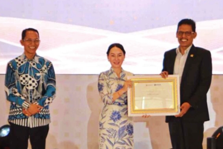 Ketua DPRD Batam Raih Penghargaan Kolaborasi Investasi, Dorong Sinergi Lintas Lembaga