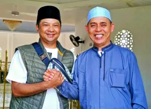 Pertemuan Tak Terduga di Makam Tuan Guru Sapat, Cik Ram dan Bupati Inhil Rajut Silaturahmi dalam Ziarah
