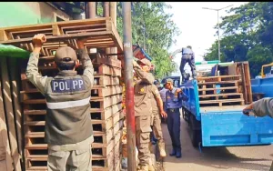 Penertiban Trotoar di Ciracas Diwarnai Ketegangan, Aparat Tegaskan Penataan Humanis untuk Urai Kemacetan