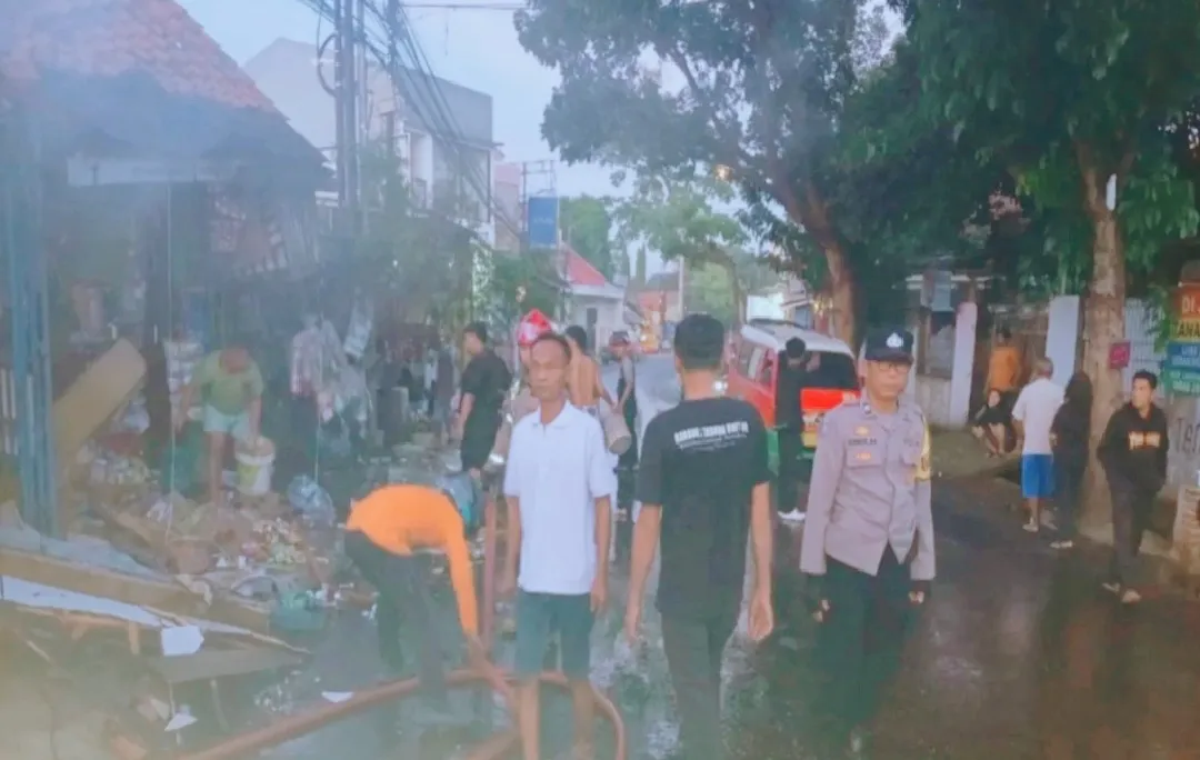 Kebakaran Hanguskan Rumah dan 4 Kios di Ciseureuh Purwakarta, Kerugian Capai Rp500 Juta