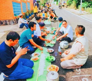 Seribu Kastrol Nasi Liwet di Aspal Baru: Warga Pesanggrahan Rayakan Jalan Mulus dengan Guyub