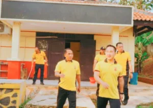 Dukung Gerakan Indonesia ASRI, Kapolres Purwakarta Tinjau Kebersihan Mako Usai Olahraga Pagi