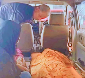 Ambulans Terjebak Macet Kirab Mahkota Binokasih, Dua Pasien Dilaporkan Meninggal