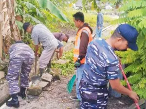 Lanal Dabo Singkep dan Warga Batu Berdaun Gotong Royong Berantas DBD